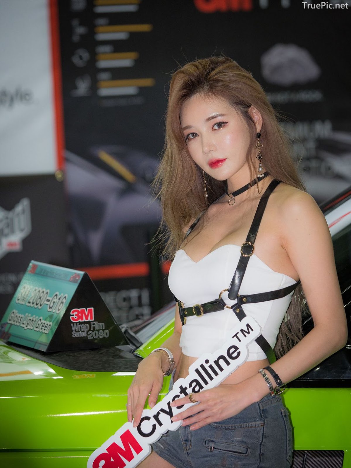 1.Korean Racing Model - Han Gaeun - Seoul Auto Salon 2019 (20).jpg