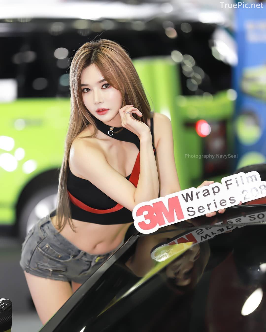 1.Korean Racing Model - Han Gaeun - Seoul Auto Salon 2019 (26).jpg