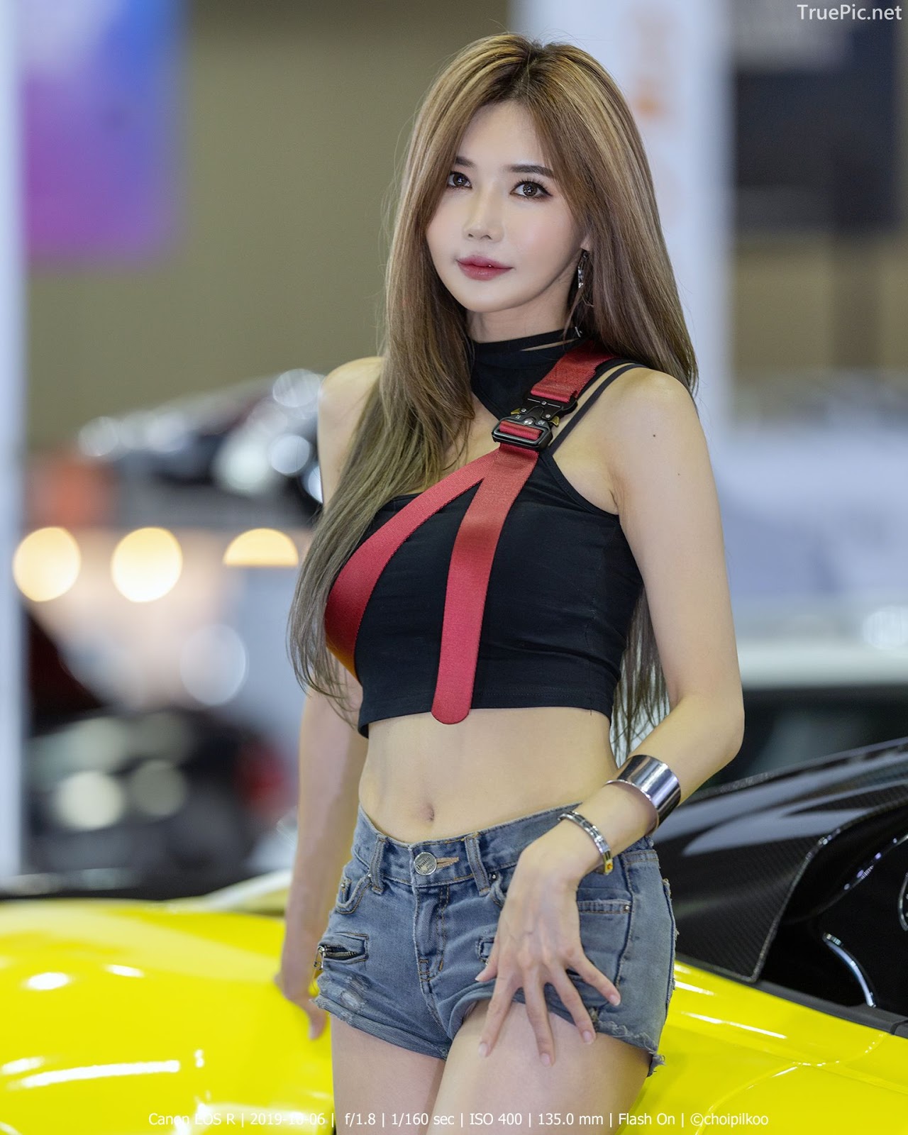 1.Korean Racing Model - Han Gaeun - Seoul Auto Salon 2019 (28).jpg