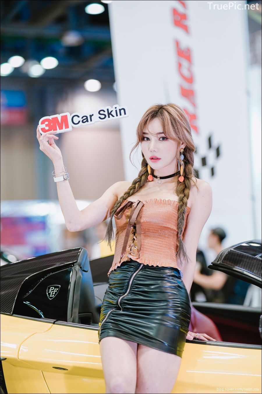 1.Korean Racing Model - Han Gaeun - Seoul Auto Salon 2019 (45).jpg