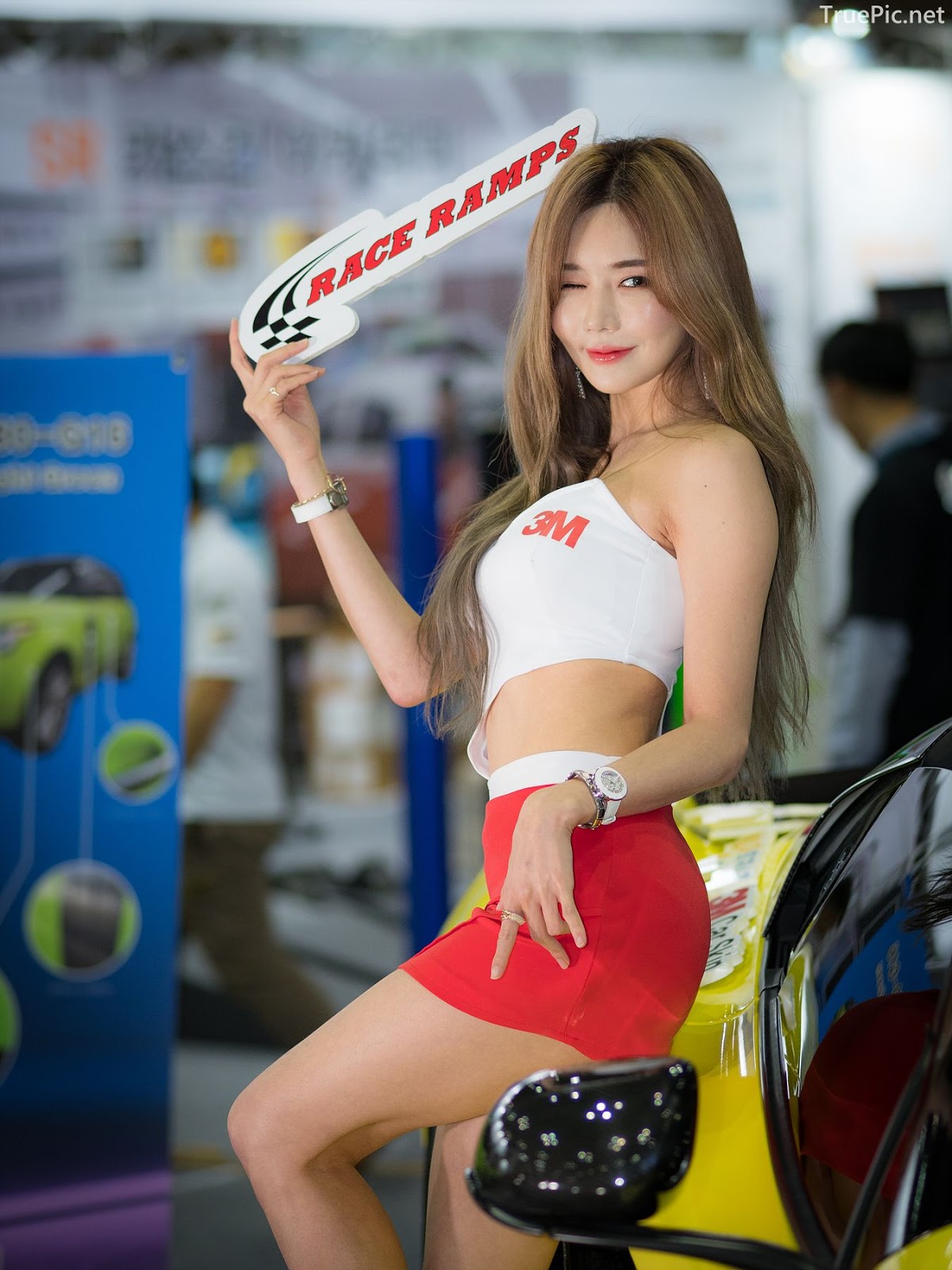 1.Korean Racing Model - Han Gaeun - Seoul Auto Salon 2019 (8).jpg
