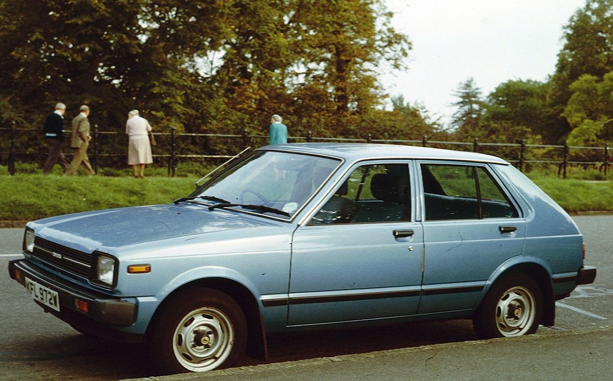 1200px-Toyota_Starlet_60_5_door_hatch_1980.jpg