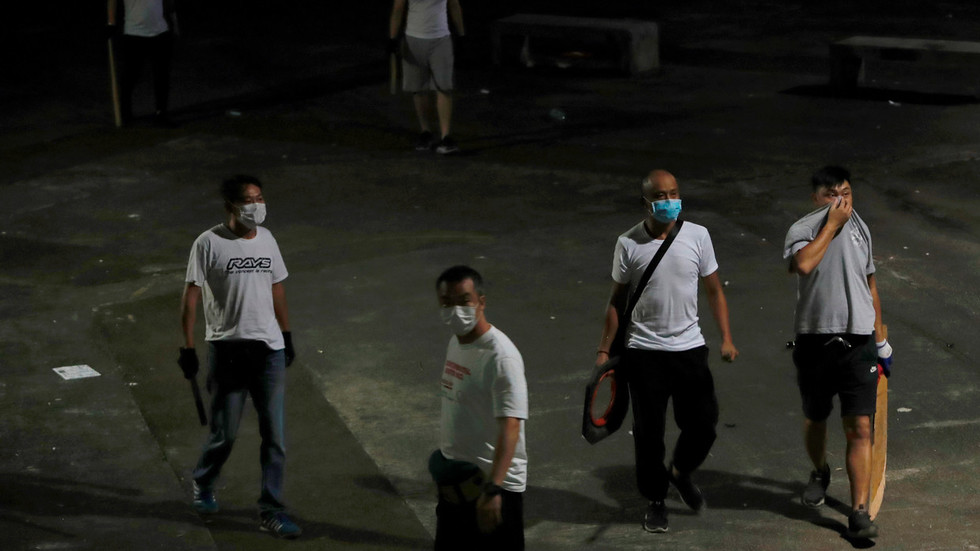 Graphic VIDEO shows men armed with sticks thrashing