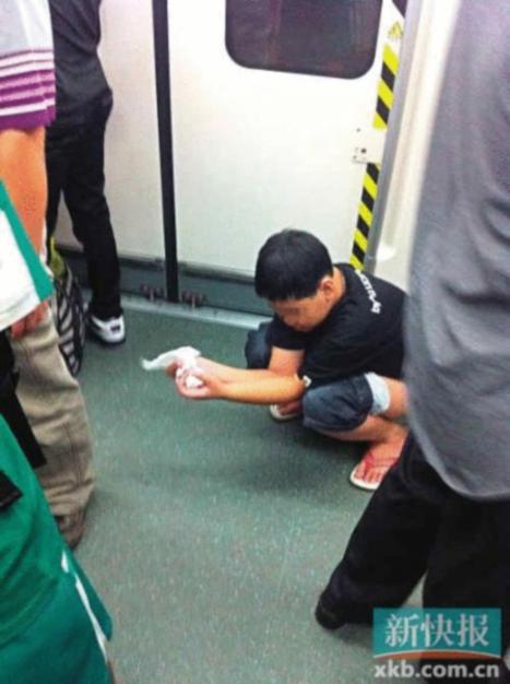 164133__468x_chinese-train-etiquette-001.jpg