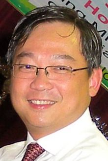 220px-Gan_Kim_Yong_at_a_PCF_graduation_ceremony_-_20081113_(cropped).jpg
