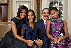 250px-Barack_Obama_family_portrait_2011.jpg