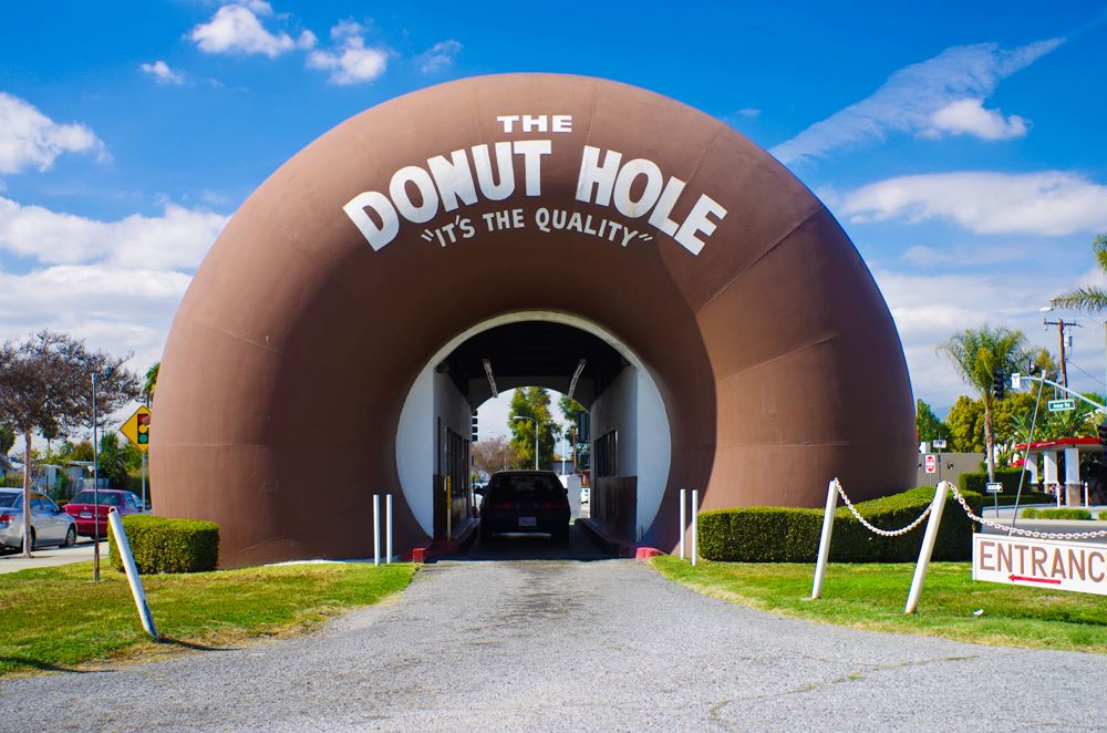 422330-1-worlds-largest-donut-hole-shaped-building-la-puente.jpg