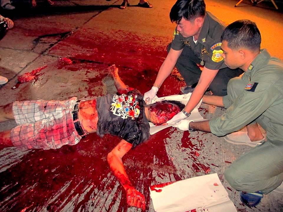 499253d1385970633-bloody-bath-iii-crash-scene-blood6.jpg