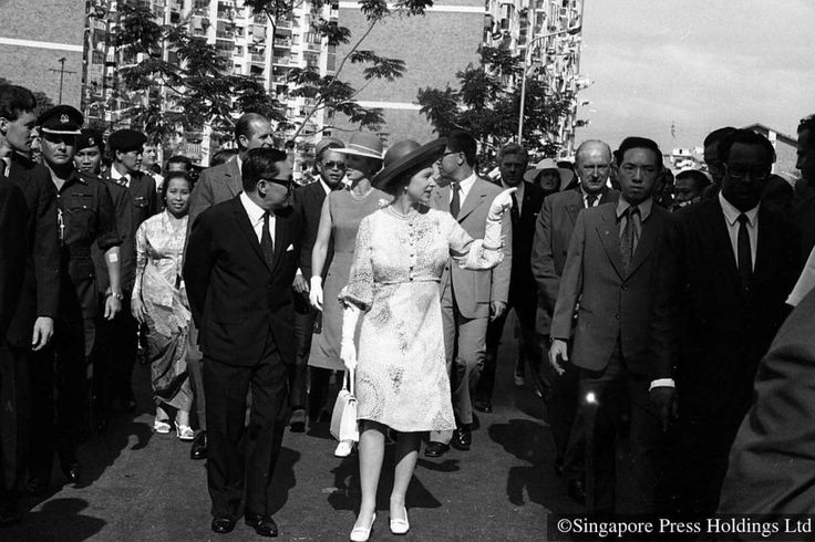 69330bb65c28129e0d9a51e25f6cc647--queen-elizabeth-singapore.jpg