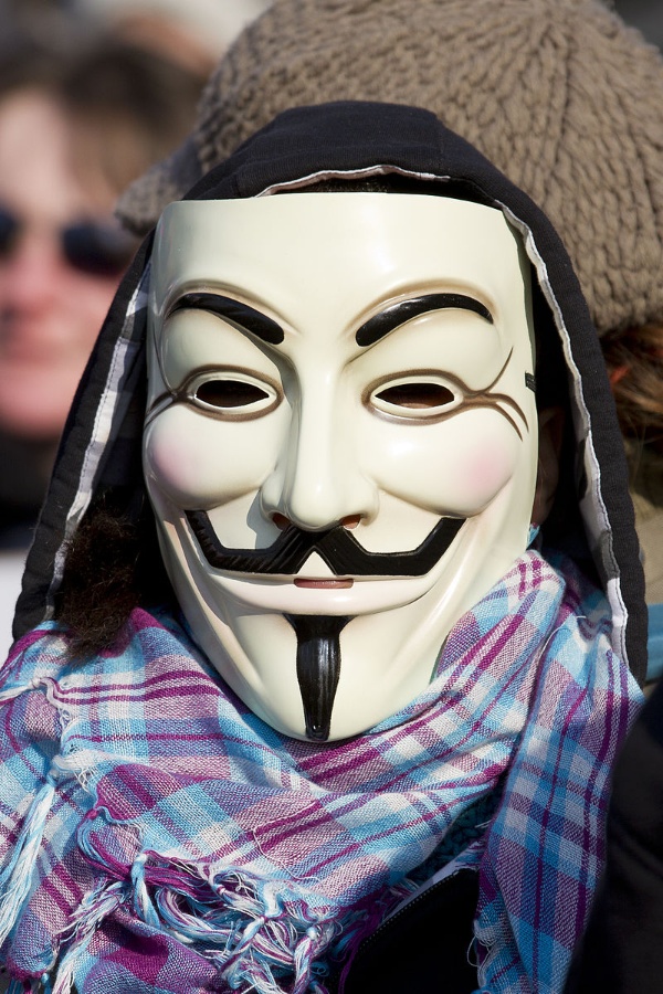 800px-Protest_ACTA_2012-02-11_-_Toulouse_-_05_-_Anonymous_guy_with_a_scarf.jpg