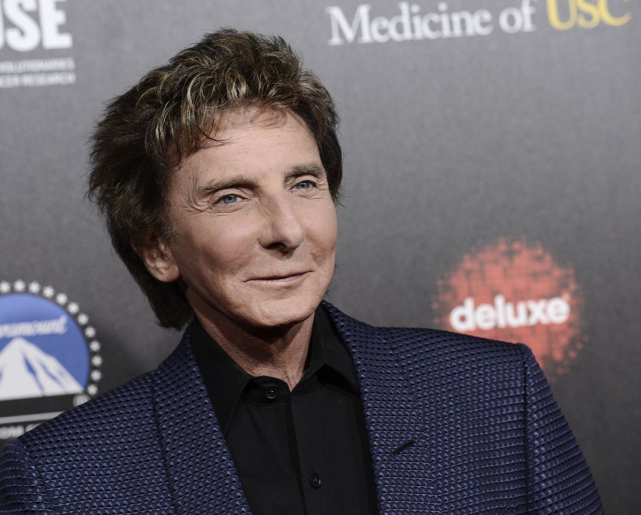 barry-manilow-95d7563339aeec17.jpg