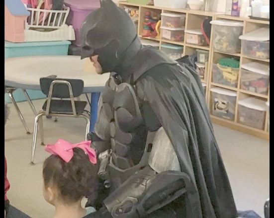 Batman_helps_little_girl.jpg