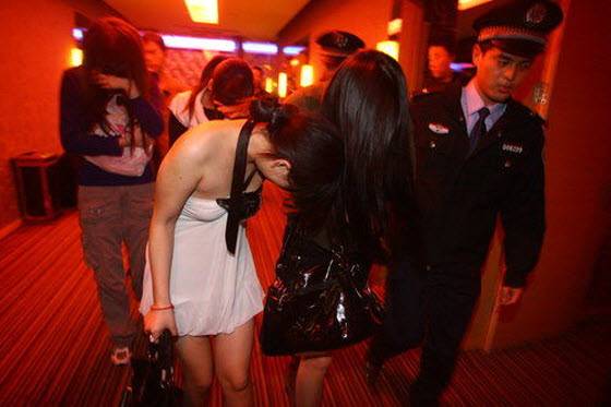 china_police_girls_s.jpg