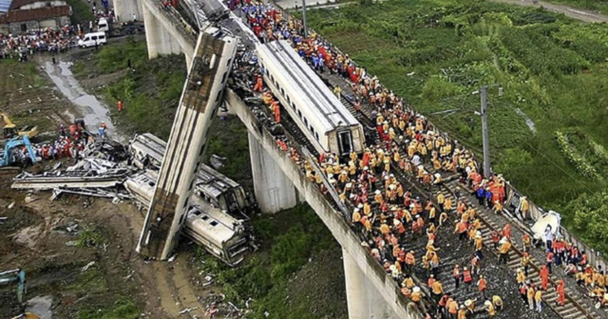 china_train_crash_AP11072406328_fullwidth.jpg