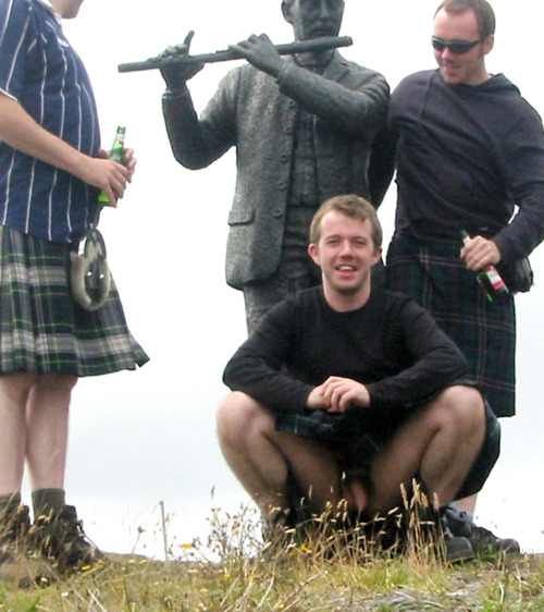 eb497c3f47868a0b124c6764c57973e3--kilt-men-men-in-kilts.jpg