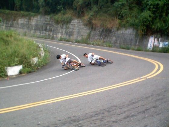 Extreme cornering on mountain bikes.jpg