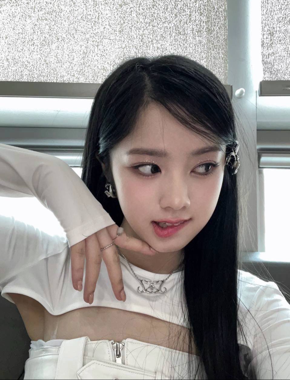 GJ9yQWGboAEhTAE.jpeg