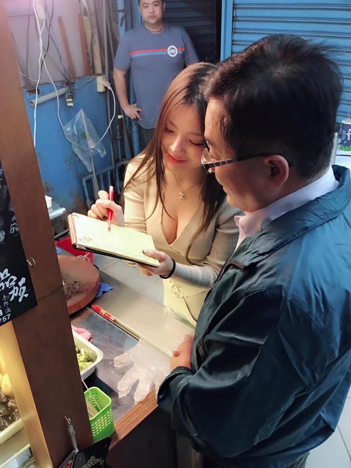 Hottest-Food-Vendor-Taiwanese-Girl-Viral-on-Social-Media-photo-2.jpg