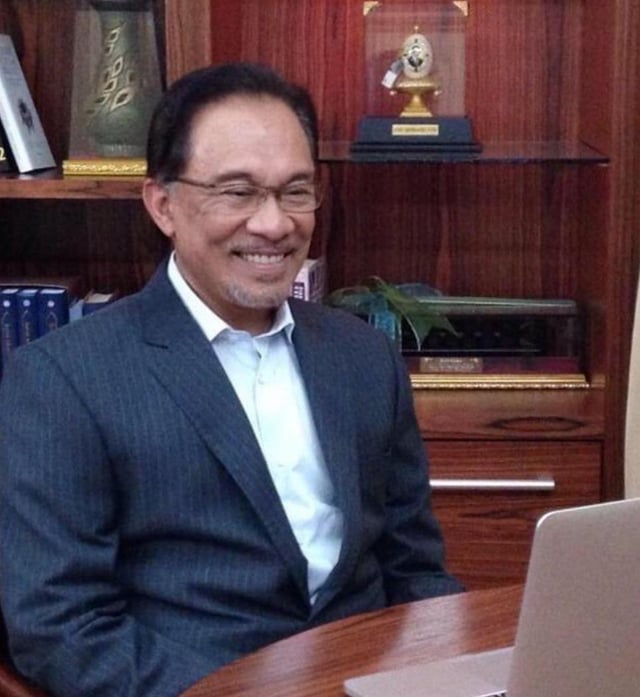if-anwar-and-lawrence-wong-are-gay-couple-v0-6z5fyrndzrbe1.jpeg