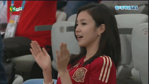 Jang Ye Won.gif