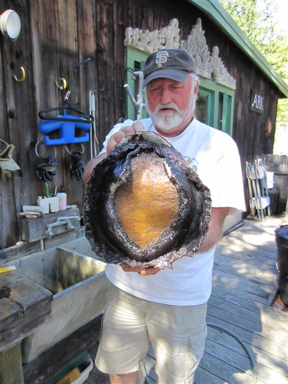 Ken+Bailey+with+his+10+13.16+inch+Abalone+by+Jack+Likins+(Medium).JPG