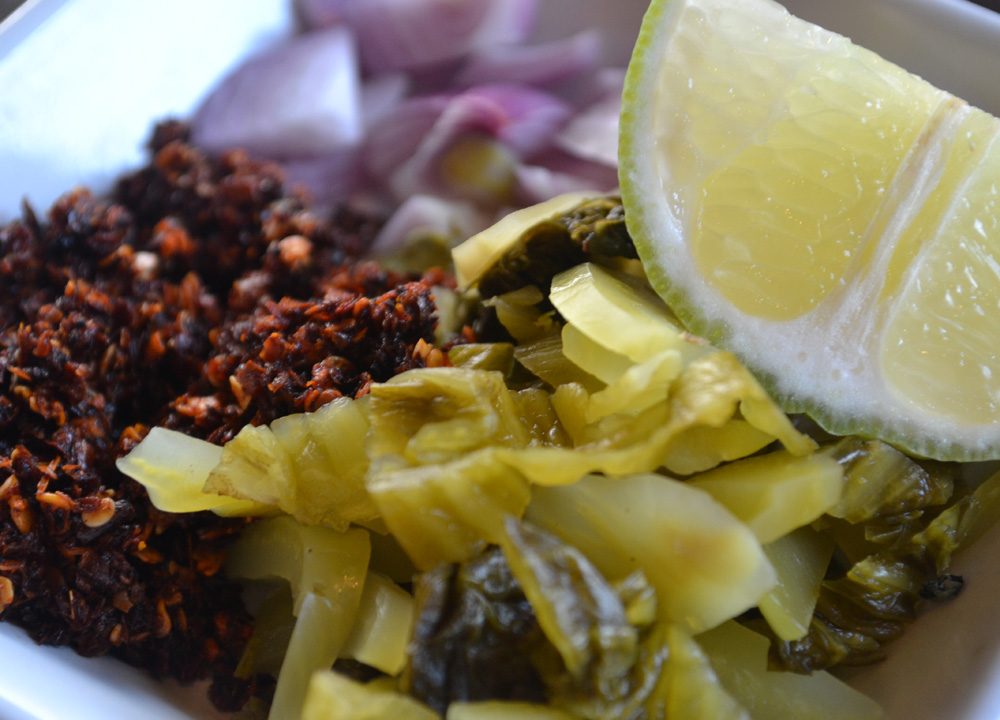 khao-soi-curry-chilli-lime-onion-cabbage.jpg