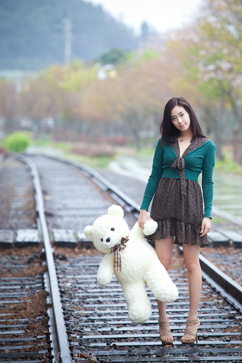 Kim-Ha-Yul-Green-Sweater-13.jpg