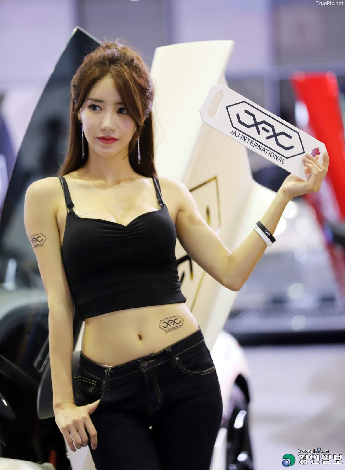 Korean Racing Model - Im Sola - Seoul Auto Salon 2019 (7).jpg