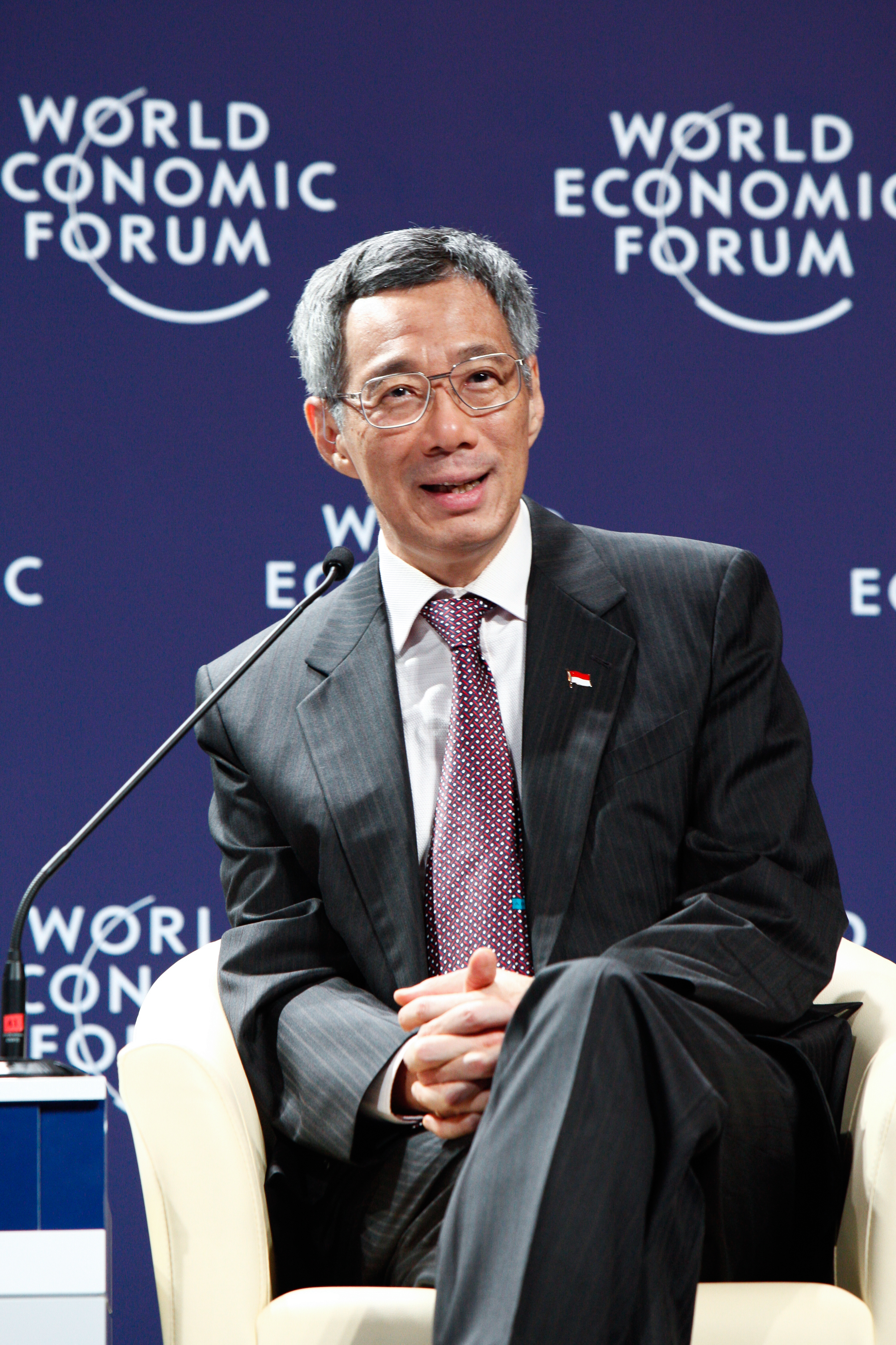 Lee_Hsien_Loong_at_the_World_Economic_Forum_on_East_Asia,_Jakarta,_Indonesia_-_20110612.jpg