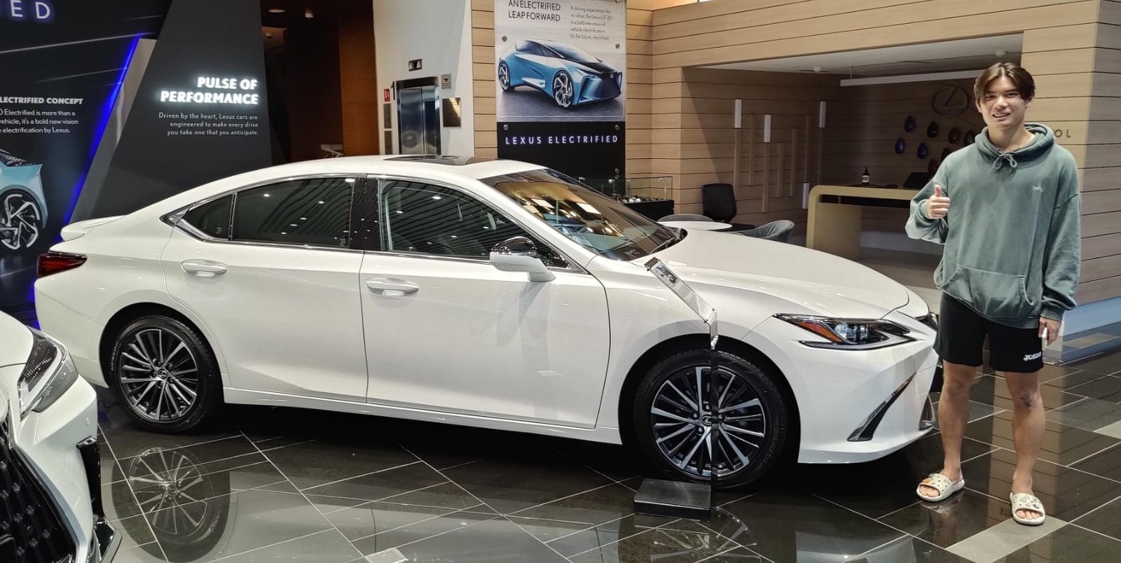 Lexus ES300h.jpg
