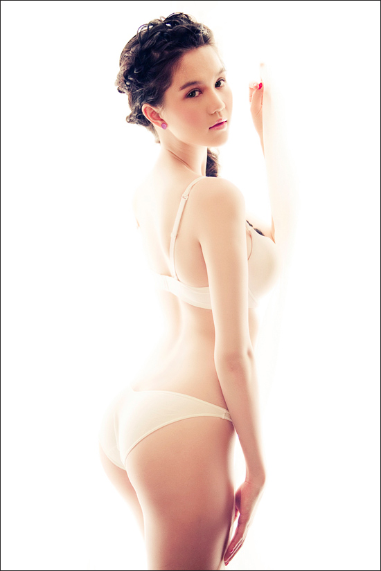 Ngoc Trinh5-2.jpg