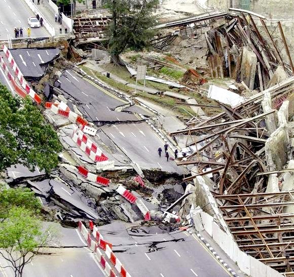 Nicoll Highway collapse of 2004.jpg
