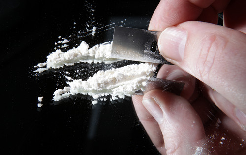officer-passed-out-after-mistakenly-inhaling-cocaine.jpg