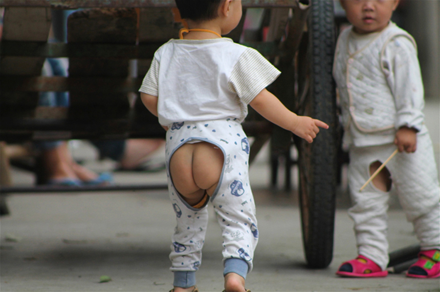 open-crotch-pants-split-china-chinese-children-babies-03.jpg