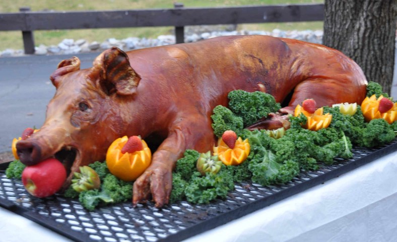 pig-roast-2010.jpg
