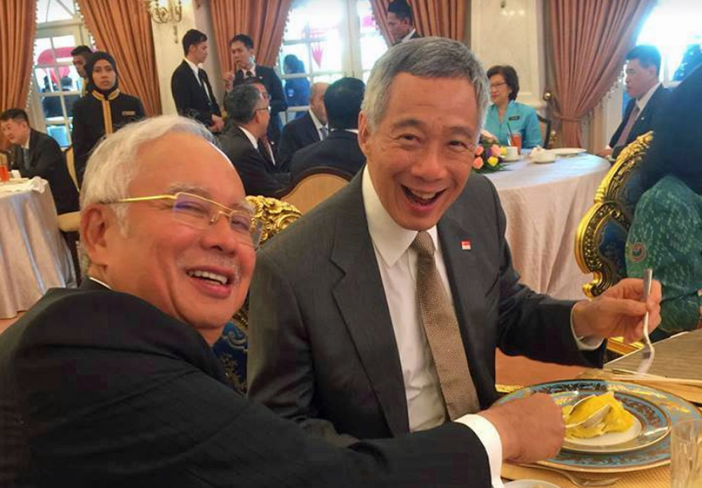 pm-najib-pm-lee-eating-together.jpg