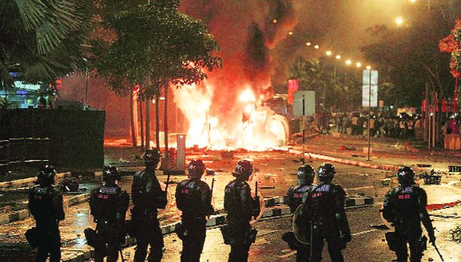 policeatlittleindiariot-660x375.jpg
