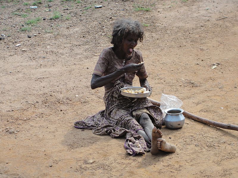 Poor_woman_in_Parambikkulam,_India.jpg