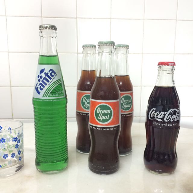 retro_vintage_green_spot_fanta_coca_cola_bottles_1494126949_28fe0de5.jpg