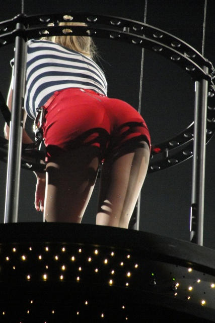 taylor_swift_shorts_by_slr1238_d9ffm50-fullview.jpg