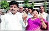 ashok-chavan-middle-finger.jpg