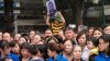 _70460129_crowdhanoiawaitinggiapcortege-1050548.jpg