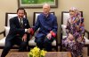 472bf520-cb67-11e3-b6b0-cff57d3cc0a3_HM-Sultan-Haji-Hassanal-Bolkiah-shakes-hand-with-Mr-Lee-Ku.jpeg
